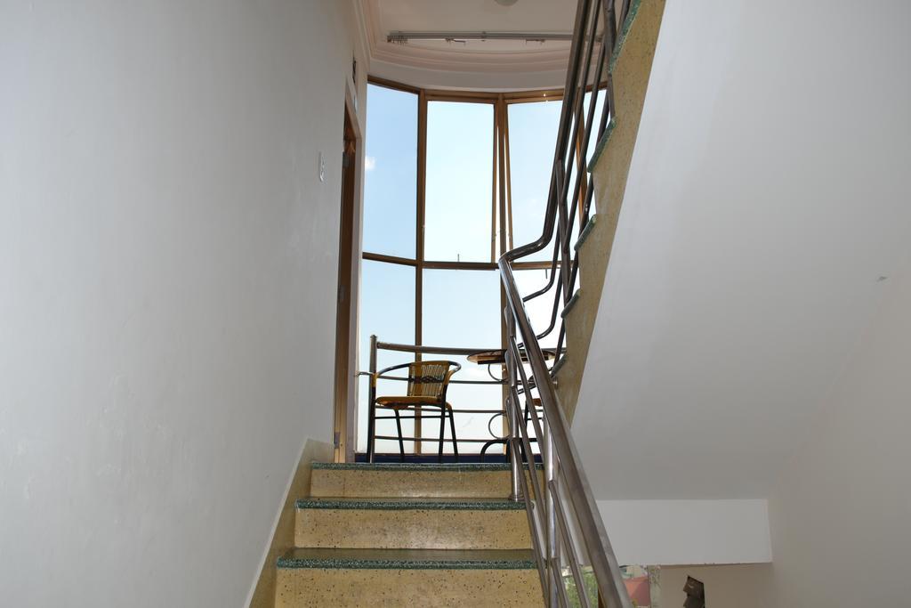 Nu Cuoi Xinh Vandrerhjem Dalat Rom bilde